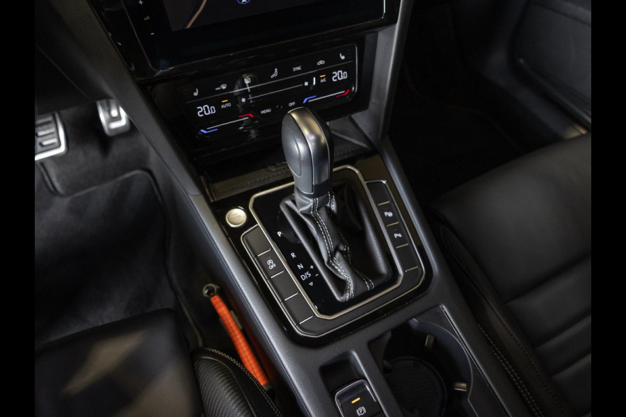 Volkswagen Passat Variant 1.5 TSI R-Line Business + / 150pk / Panorama dak / Achteruitrij camera / Stoelverwarming / Volkswagen Passat Variant 1.5 TSI R-Line Business + / 150pk / Panorama dak / Achteruitrij camera / Stoelverwarming /