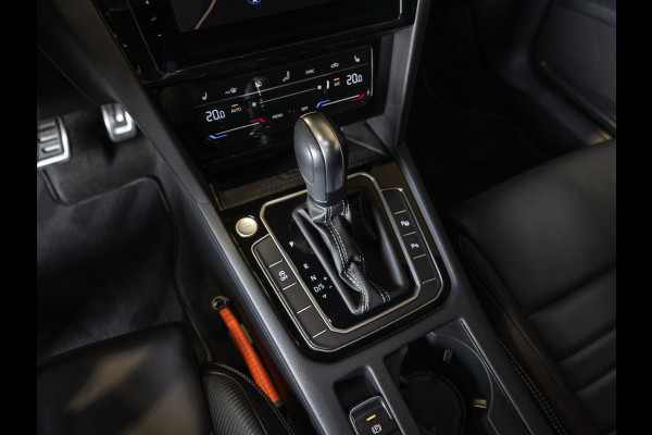 Volkswagen Passat Variant 1.5 TSI R-Line Business + / 150pk / Panorama dak / Achteruitrij camera / Stoelverwarming / Volkswagen Passat Variant 1.5 TSI R-Line Business + / 150pk / Panorama dak / Achteruitrij camera / Stoelverwarming /