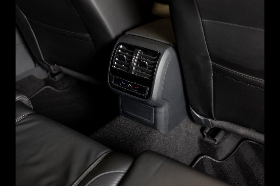 Volkswagen Passat Variant 1.5 TSI R-Line Business + / 150pk / Panorama dak / Achteruitrij camera / Stoelverwarming / Volkswagen Passat Variant 1.5 TSI R-Line Business + / 150pk / Panorama dak / Achteruitrij camera / Stoelverwarming /