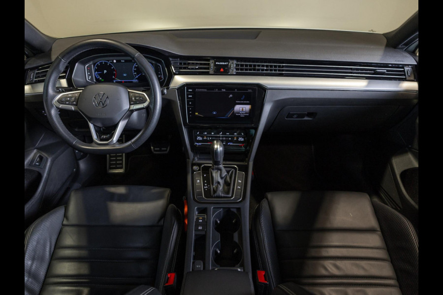 Volkswagen Passat Variant 1.5 TSI R-Line Business + / 150pk / Panorama dak / Achteruitrij camera / Stoelverwarming / Volkswagen Passat Variant 1.5 TSI R-Line Business + / 150pk / Panorama dak / Achteruitrij camera / Stoelverwarming /