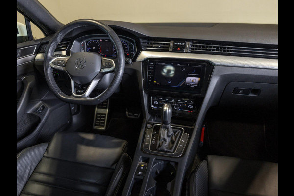 Volkswagen Passat Variant 1.5 TSI R-Line Business + / 150pk / Panorama dak / Achteruitrij camera / Stoelverwarming / Volkswagen Passat Variant 1.5 TSI R-Line Business + / 150pk / Panorama dak / Achteruitrij camera / Stoelverwarming /