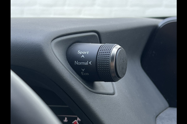 Lexus UX 250h Style+ Edition | Leder | Camera | Carplay | 18 inch | Dodehoek