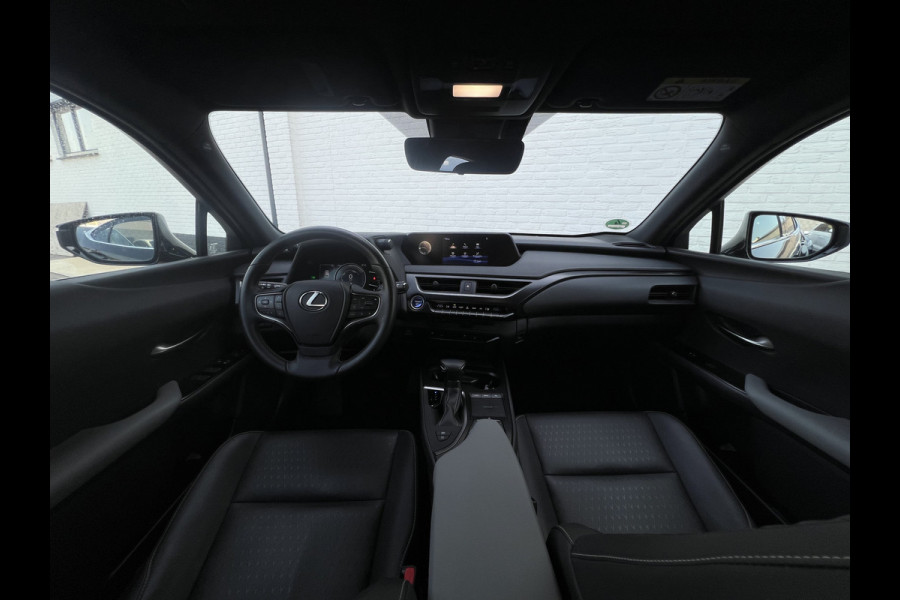 Lexus UX 250h Style+ Edition | Leder | Camera | Carplay | 18 inch | Dodehoek