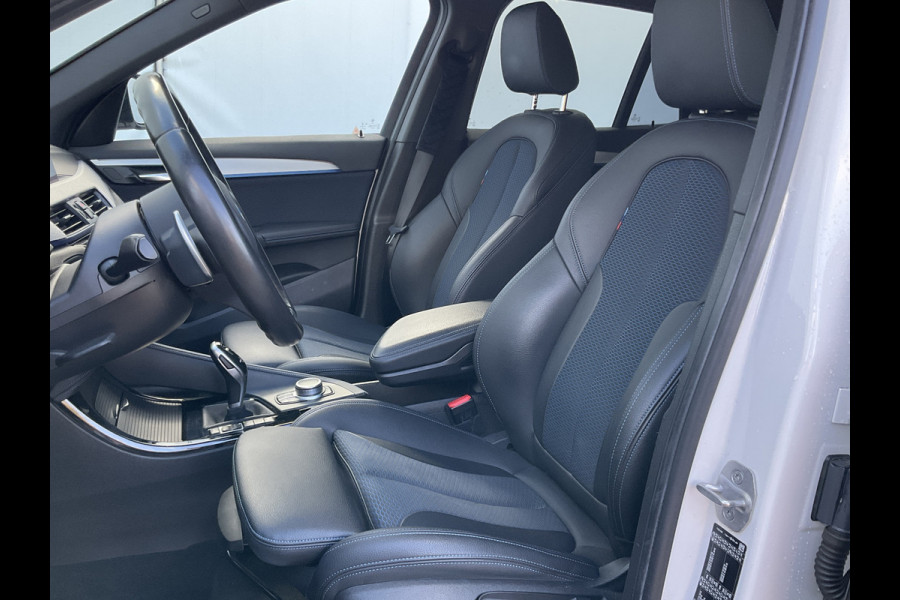 BMW X1 xDrive20i High Executive M-Sport Trekhaak Nav/Cam Stoelverw Elek.Klep Dealer-OH! BMW X1 xDrive20i High Executive M-Sport Trekhaak Nav/Cam Stoelverw Elek.Klep Dealer-OH!