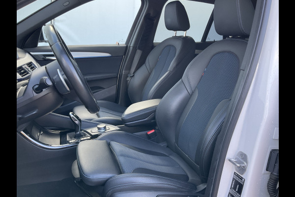 BMW X1 xDrive20i High Executive M-Sport Trekhaak Nav/Cam Stoelverw Elek.Klep Dealer-OH! BMW X1 xDrive20i High Executive M-Sport Trekhaak Nav/Cam Stoelverw Elek.Klep Dealer-OH!