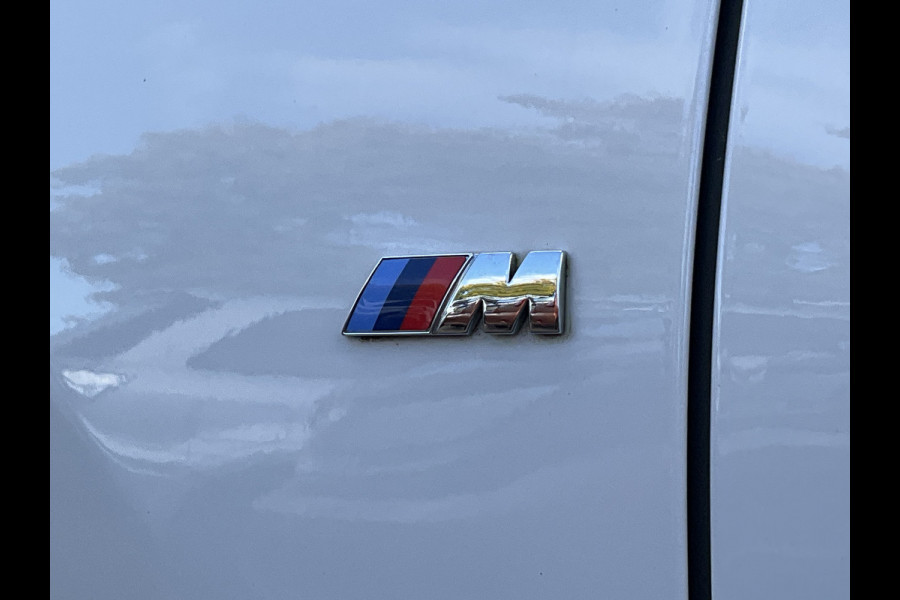 BMW X1 xDrive20i High Executive M-Sport Trekhaak Nav/Cam Stoelverw Elek.Klep Dealer-OH! BMW X1 xDrive20i High Executive M-Sport Trekhaak Nav/Cam Stoelverw Elek.Klep Dealer-OH!