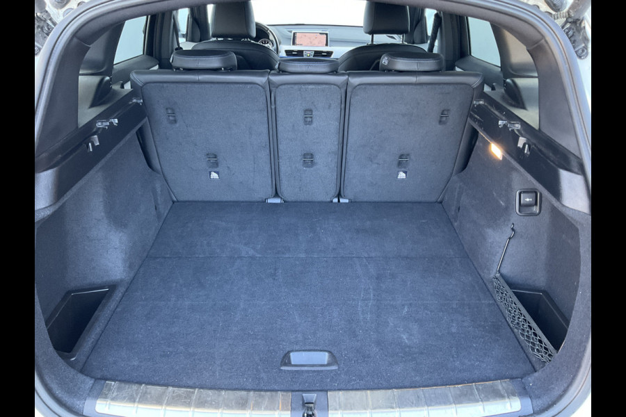 BMW X1 xDrive20i High Executive M-Sport Trekhaak Nav/Cam Stoelverw Elek.Klep Dealer-OH! BMW X1 xDrive20i High Executive M-Sport Trekhaak Nav/Cam Stoelverw Elek.Klep Dealer-OH!