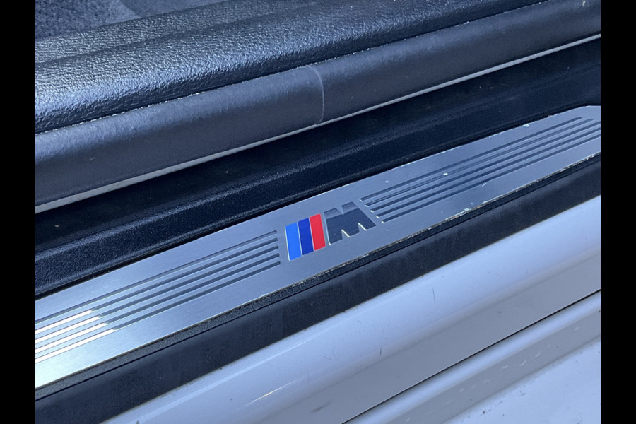 BMW X1 xDrive20i High Executive M-Sport Trekhaak Nav/Cam Stoelverw Elek.Klep Dealer-OH! BMW X1 xDrive20i High Executive M-Sport Trekhaak Nav/Cam Stoelverw Elek.Klep Dealer-OH!