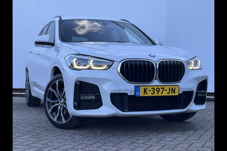 BMW X1 xDrive20i High Executive M-Sport Trekhaak Nav/Cam Stoelverw Elek.Klep Dealer-OH! BMW X1 xDrive20i High Executive M-Sport Trekhaak Nav/Cam Stoelverw Elek.Klep Dealer-OH!
