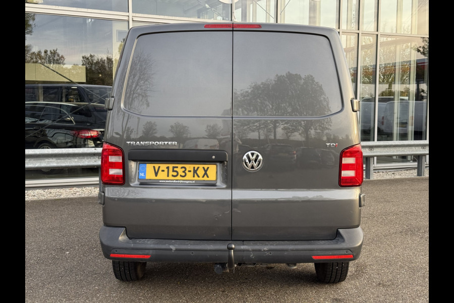 Volkswagen Transporter 2.0 TDI 150pk L2H1 Comfortline | NL-auto | 1e Eig | Trekhaak | Airco | Cruisec. Volkswagen Transporter 2.0 TDI 150pk L2H1 Comfortline | NL-auto | 1e Eig | Trekhaak | Airco | Cruisec.