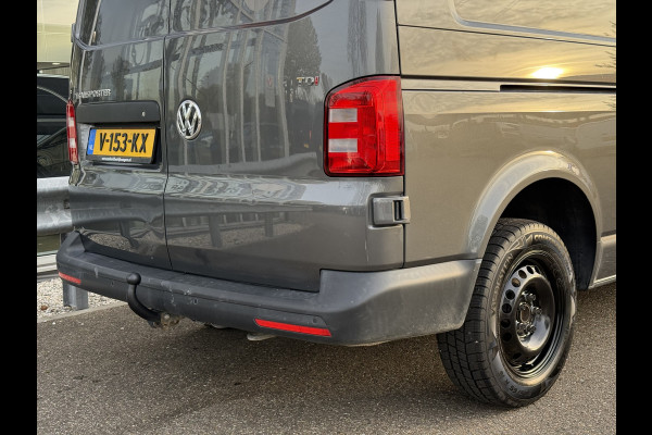 Volkswagen Transporter 2.0 TDI 150pk L2H1 Comfortline | NL-auto | 1e Eig | Trekhaak | Airco | Cruisec. Volkswagen Transporter 2.0 TDI 150pk L2H1 Comfortline | NL-auto | 1e Eig | Trekhaak | Airco | Cruisec.