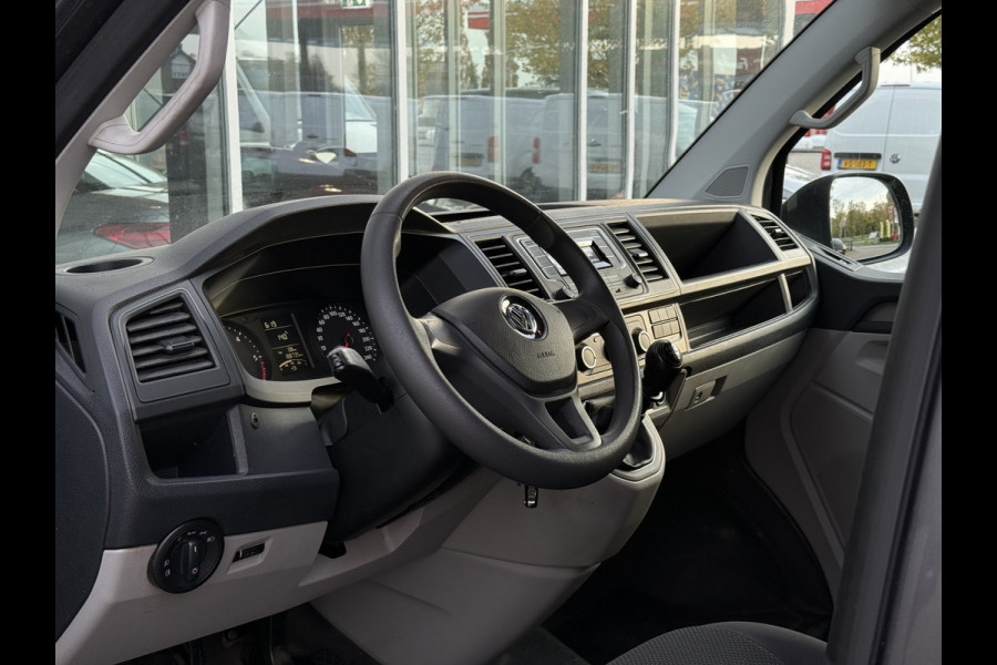Volkswagen Transporter 2.0 TDI 150pk L2H1 Comfortline | NL-auto | 1e Eig | Trekhaak | Airco | Cruisec. Volkswagen Transporter 2.0 TDI 150pk L2H1 Comfortline | NL-auto | 1e Eig | Trekhaak | Airco | Cruisec.