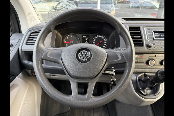 Volkswagen Transporter 2.0 TDI 150pk L2H1 Comfortline | NL-auto | 1e Eig | Trekhaak | Airco | Cruisec. Volkswagen Transporter 2.0 TDI 150pk L2H1 Comfortline | NL-auto | 1e Eig | Trekhaak | Airco | Cruisec.