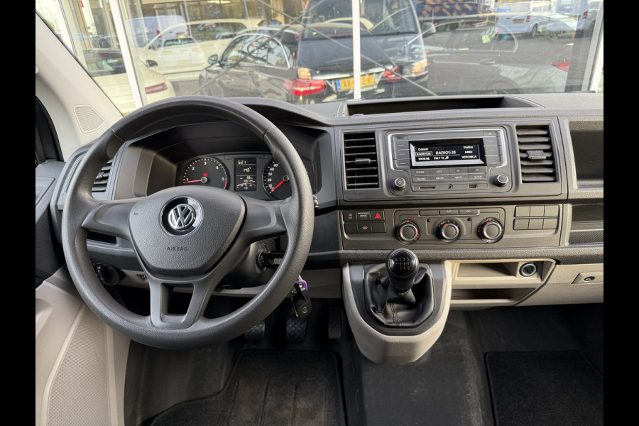 Volkswagen Transporter 2.0 TDI 150pk L2H1 Comfortline | NL-auto | 1e Eig | Trekhaak | Airco | Cruisec. Volkswagen Transporter 2.0 TDI 150pk L2H1 Comfortline | NL-auto | 1e Eig | Trekhaak | Airco | Cruisec.