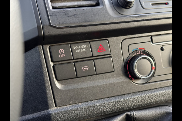 Volkswagen Transporter 2.0 TDI 150pk L2H1 Comfortline | NL-auto | 1e Eig | Trekhaak | Airco | Cruisec. Volkswagen Transporter 2.0 TDI 150pk L2H1 Comfortline | NL-auto | 1e Eig | Trekhaak | Airco | Cruisec.