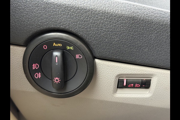 Volkswagen Transporter 2.0 TDI 150pk L2H1 Comfortline | NL-auto | 1e Eig | Trekhaak | Airco | Cruisec. Volkswagen Transporter 2.0 TDI 150pk L2H1 Comfortline | NL-auto | 1e Eig | Trekhaak | Airco | Cruisec.