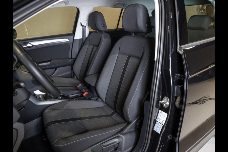 Volkswagen T-Roc 1.0 TSI Life / 110pk / Trekhaak / Achteruitrij camera / Stoelverwarming / Volkswagen T-Roc 1.0 TSI Life / 110pk / Trekhaak / Achteruitrij camera / Stoelverwarming /
