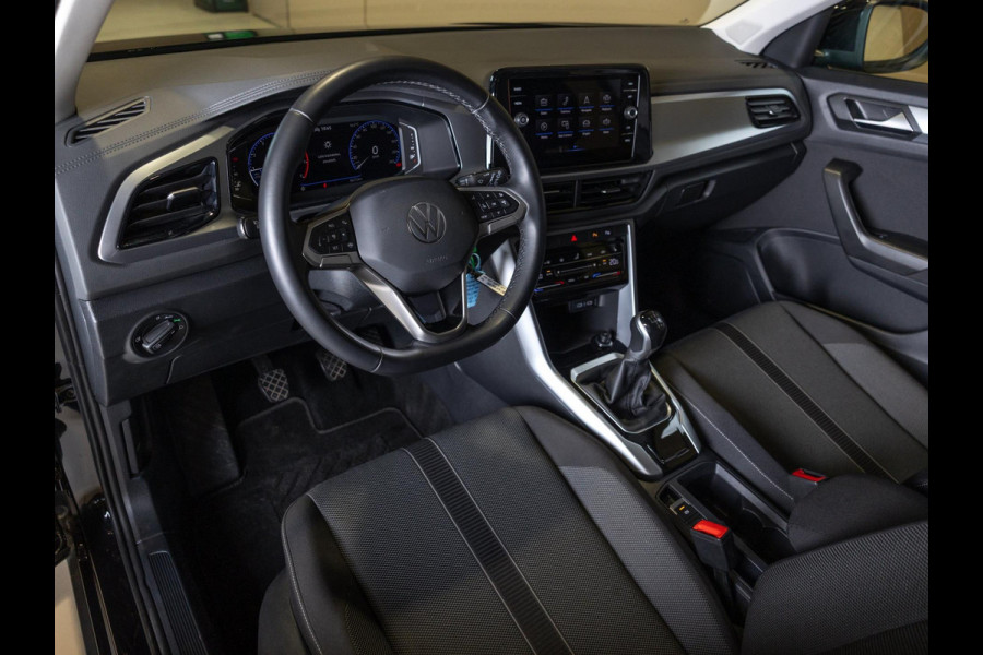 Volkswagen T-Roc 1.0 TSI Life / 110pk / Trekhaak / Achteruitrij camera / Stoelverwarming / Volkswagen T-Roc 1.0 TSI Life / 110pk / Trekhaak / Achteruitrij camera / Stoelverwarming /