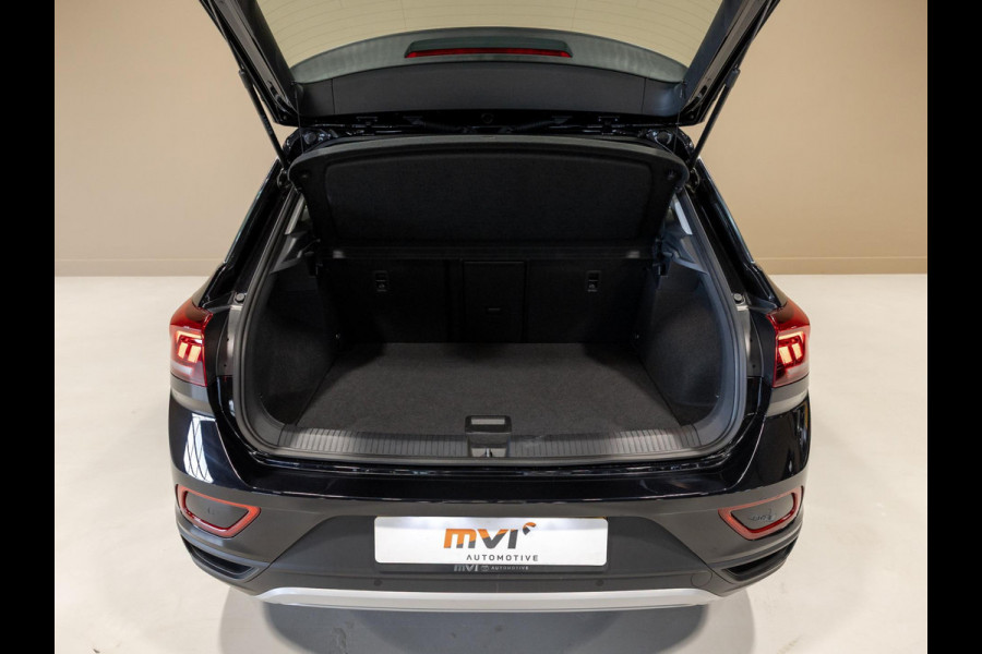 Volkswagen T-Roc 1.0 TSI Life / 110pk / Trekhaak / Achteruitrij camera / Stoelverwarming / Volkswagen T-Roc 1.0 TSI Life / 110pk / Trekhaak / Achteruitrij camera / Stoelverwarming /