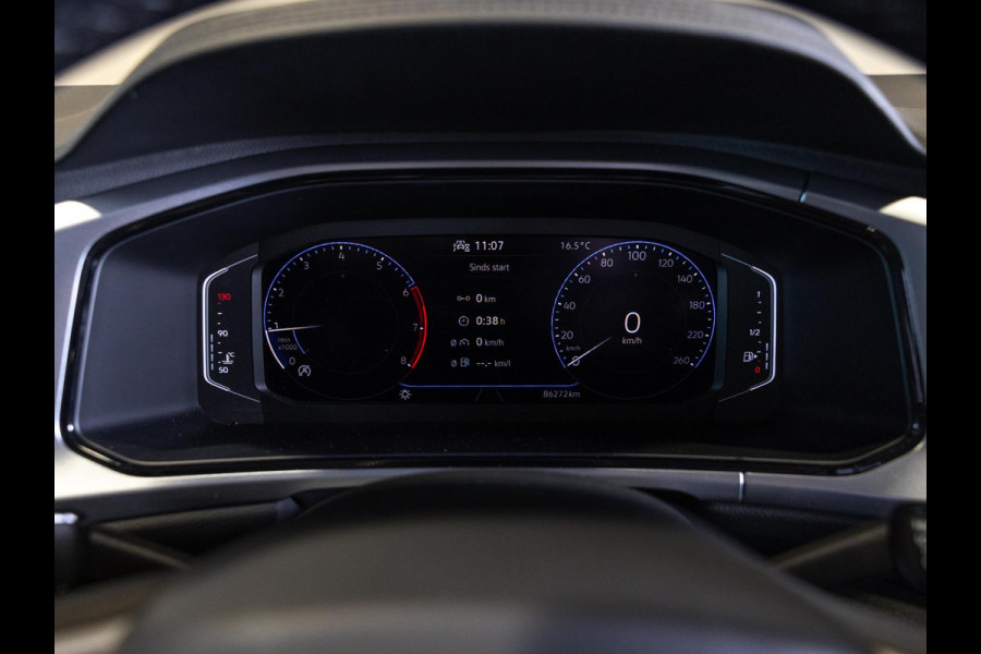 Volkswagen T-Roc 1.0 TSI Life / 110pk / Trekhaak / Achteruitrij camera / Stoelverwarming / Volkswagen T-Roc 1.0 TSI Life / 110pk / Trekhaak / Achteruitrij camera / Stoelverwarming /