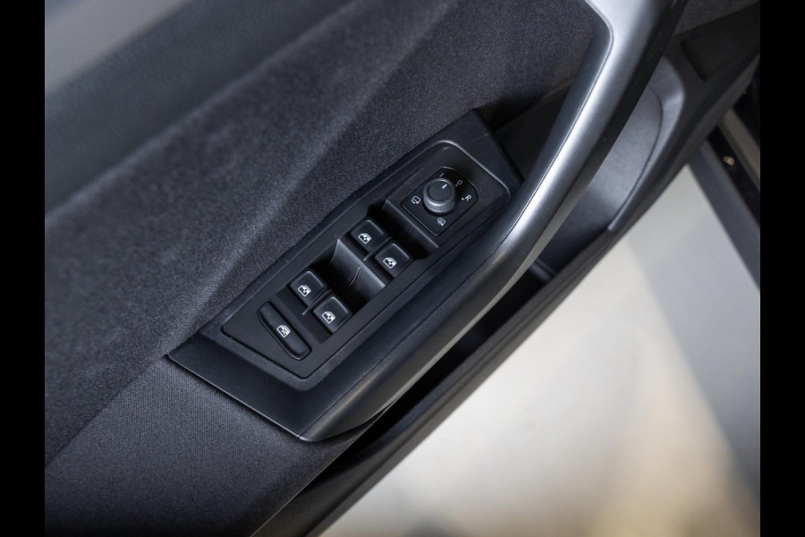 Volkswagen T-Roc 1.0 TSI Life / 110pk / Trekhaak / Achteruitrij camera / Stoelverwarming / Volkswagen T-Roc 1.0 TSI Life / 110pk / Trekhaak / Achteruitrij camera / Stoelverwarming /