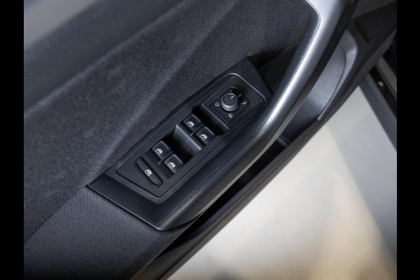 Volkswagen T-Roc 1.0 TSI Life / 110pk / Trekhaak / Achteruitrij camera / Stoelverwarming / Volkswagen T-Roc 1.0 TSI Life / 110pk / Trekhaak / Achteruitrij camera / Stoelverwarming /