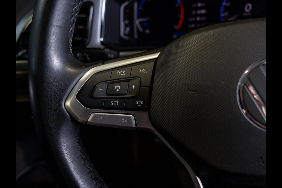 Volkswagen T-Roc 1.0 TSI Life / 110pk / Trekhaak / Achteruitrij camera / Stoelverwarming / Volkswagen T-Roc 1.0 TSI Life / 110pk / Trekhaak / Achteruitrij camera / Stoelverwarming /