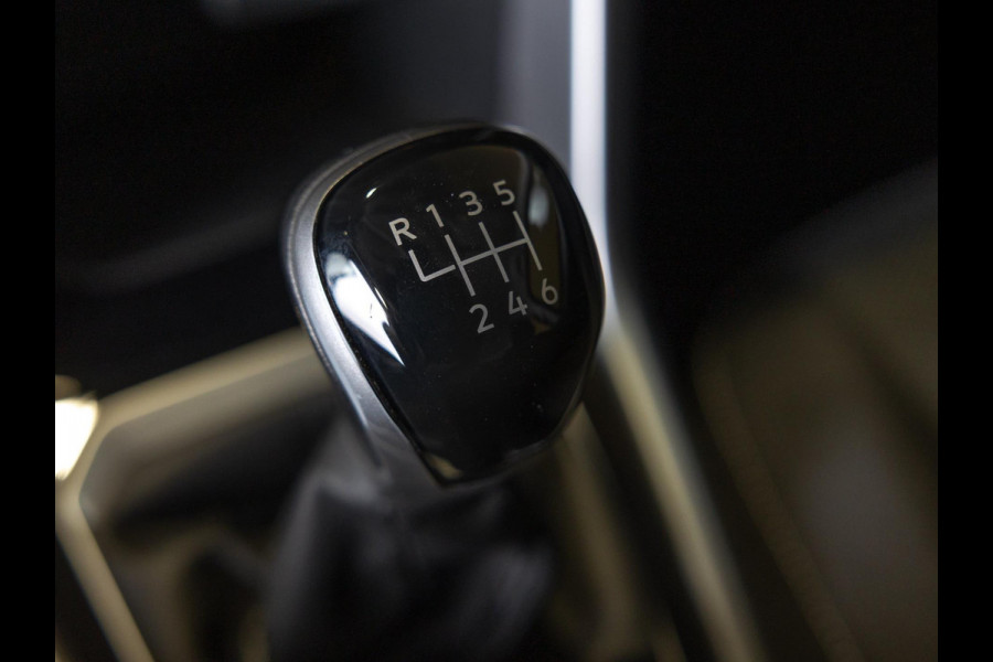 Volkswagen T-Roc 1.0 TSI Life / 110pk / Trekhaak / Achteruitrij camera / Stoelverwarming / Volkswagen T-Roc 1.0 TSI Life / 110pk / Trekhaak / Achteruitrij camera / Stoelverwarming /