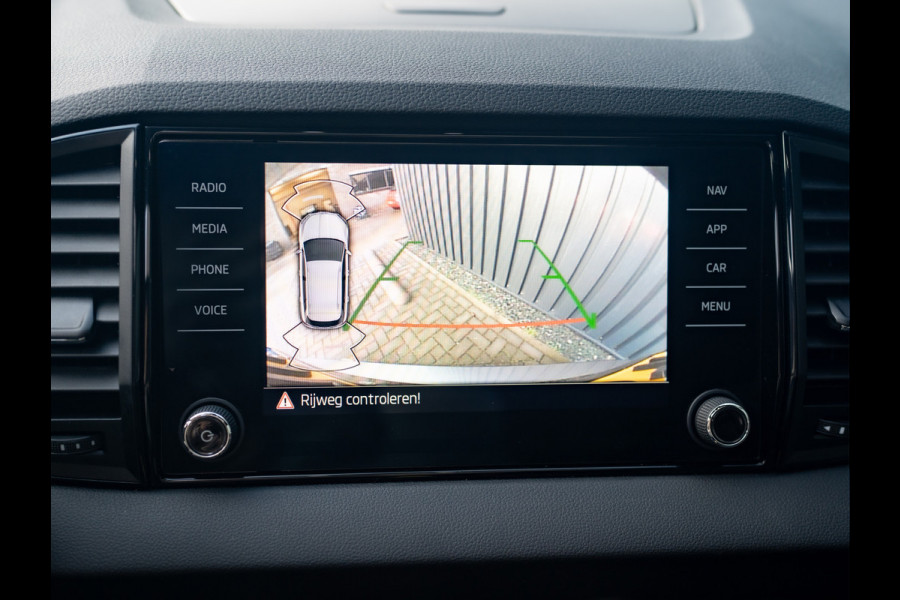 Škoda Karoq 1.5 TSI ACT Sportline Business | Panodak | Adapt. cr. | Camera |Stoel & Stuur verw. | Keyless | Prijs Rijklaar!!