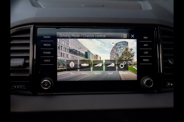 Škoda Karoq 1.5 TSI ACT Sportline Business | Panodak | Adapt. cr. | Camera |Stoel & Stuur verw. | Keyless | Prijs Rijklaar!!