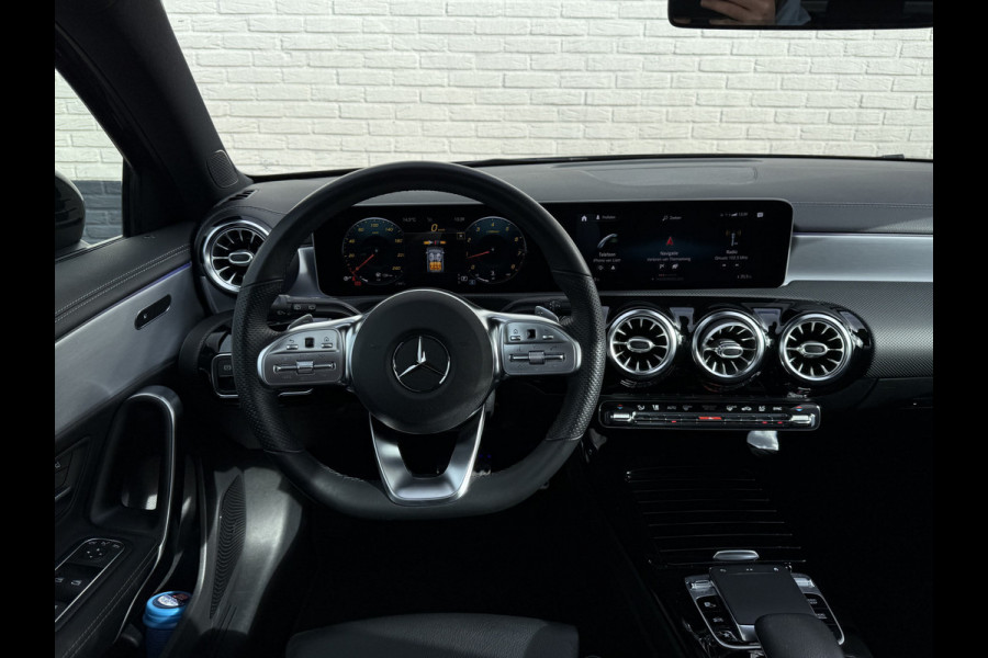 Mercedes-Benz A-Klasse 200 Business Solution AMG | Pano | Ambient Light | LED | CarPlay | 19 inch Mercedes-Benz A-Klasse 200 Business Solution AMG | Pano | Ambient Light | LED | CarPlay | 19 inch