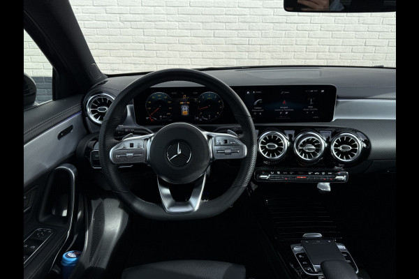 Mercedes-Benz A-Klasse 200 Business Solution AMG | Pano | Ambient Light | LED | CarPlay | 19 inch Mercedes-Benz A-Klasse 200 Business Solution AMG | Pano | Ambient Light | LED | CarPlay | 19 inch