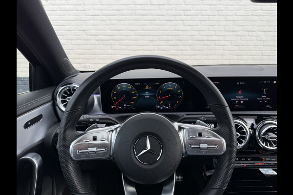 Mercedes-Benz A-Klasse 200 Business Solution AMG | Pano | Ambient Light | LED | CarPlay | 19 inch Mercedes-Benz A-Klasse 200 Business Solution AMG | Pano | Ambient Light | LED | CarPlay | 19 inch