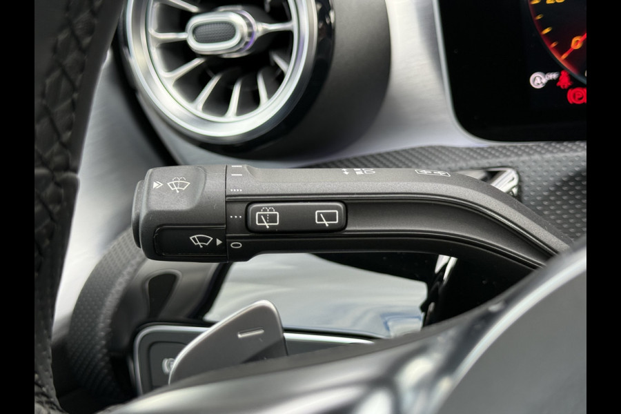 Mercedes-Benz A-Klasse 200 Business Solution AMG | Pano | Ambient Light | LED | CarPlay | 19 inch Mercedes-Benz A-Klasse 200 Business Solution AMG | Pano | Ambient Light | LED | CarPlay | 19 inch