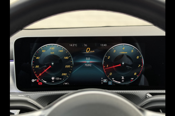 Mercedes-Benz A-Klasse 200 Business Solution AMG | Pano | Ambient Light | LED | CarPlay | 19 inch Mercedes-Benz A-Klasse 200 Business Solution AMG | Pano | Ambient Light | LED | CarPlay | 19 inch