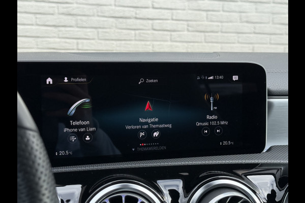 Mercedes-Benz A-Klasse 200 Business Solution AMG | Pano | Ambient Light | LED | CarPlay | 19 inch Mercedes-Benz A-Klasse 200 Business Solution AMG | Pano | Ambient Light | LED | CarPlay | 19 inch