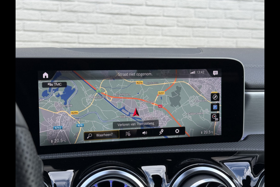 Mercedes-Benz A-Klasse 200 Business Solution AMG | Pano | Ambient Light | LED | CarPlay | 19 inch Mercedes-Benz A-Klasse 200 Business Solution AMG | Pano | Ambient Light | LED | CarPlay | 19 inch