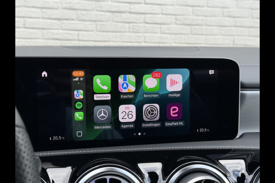 Mercedes-Benz A-Klasse 200 Business Solution AMG | Pano | Ambient Light | LED | CarPlay | 19 inch Mercedes-Benz A-Klasse 200 Business Solution AMG | Pano | Ambient Light | LED | CarPlay | 19 inch