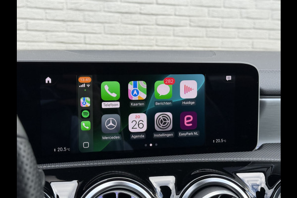 Mercedes-Benz A-Klasse 200 Business Solution AMG | Pano | Ambient Light | LED | CarPlay | 19 inch Mercedes-Benz A-Klasse 200 Business Solution AMG | Pano | Ambient Light | LED | CarPlay | 19 inch