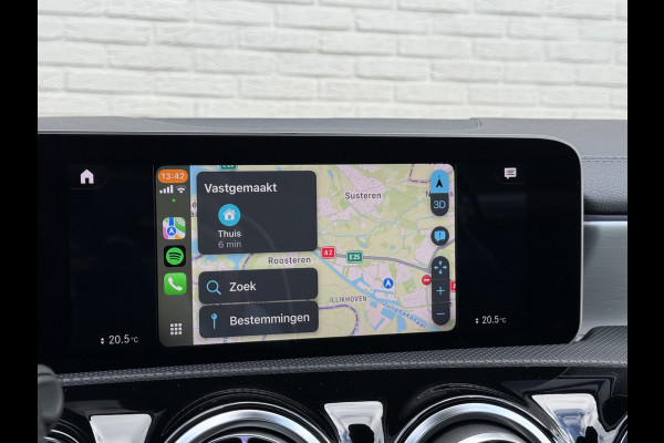 Mercedes-Benz A-Klasse 200 Business Solution AMG | Pano | Ambient Light | LED | CarPlay | 19 inch Mercedes-Benz A-Klasse 200 Business Solution AMG | Pano | Ambient Light | LED | CarPlay | 19 inch