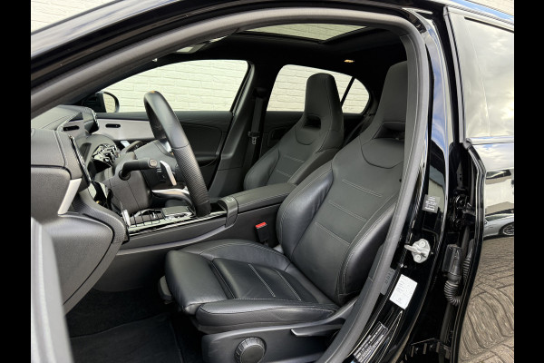 Mercedes-Benz A-Klasse 200 Business Solution AMG | Pano | Ambient Light | LED | CarPlay | 19 inch Mercedes-Benz A-Klasse 200 Business Solution AMG | Pano | Ambient Light | LED | CarPlay | 19 inch