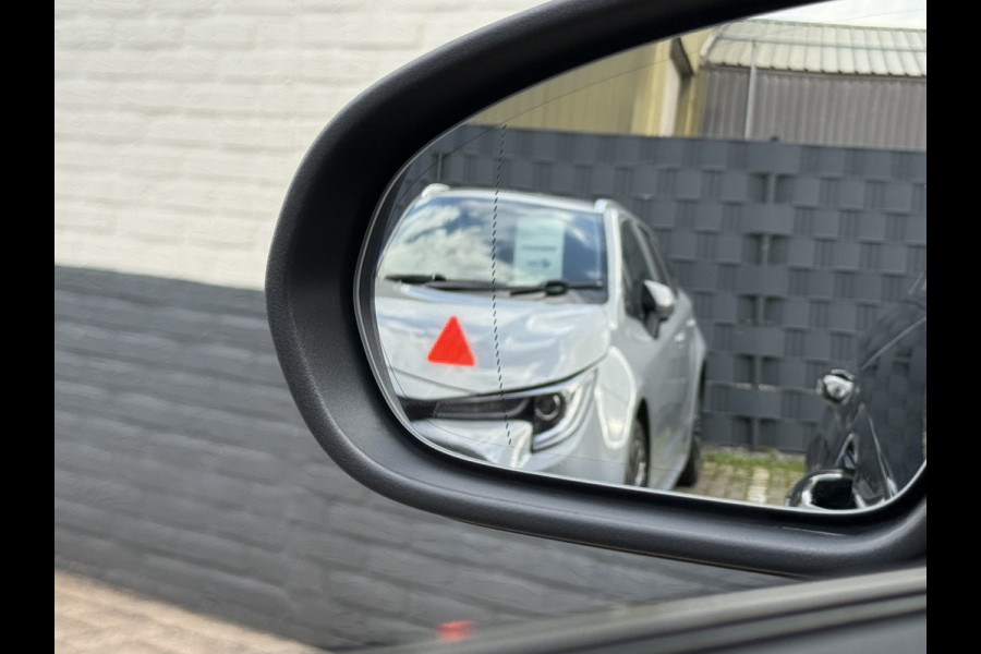 Mercedes-Benz A-Klasse 200 Business Solution AMG | Pano | Ambient Light | LED | CarPlay | 19 inch Mercedes-Benz A-Klasse 200 Business Solution AMG | Pano | Ambient Light | LED | CarPlay | 19 inch