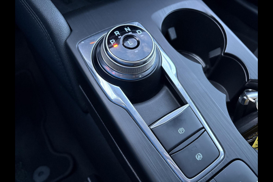 Ford Kuga 2.5 PHEV Titanium | Zuid | Adaptive cruise control | Camera | Trekhaak | Navigatie | Parkeersensoren