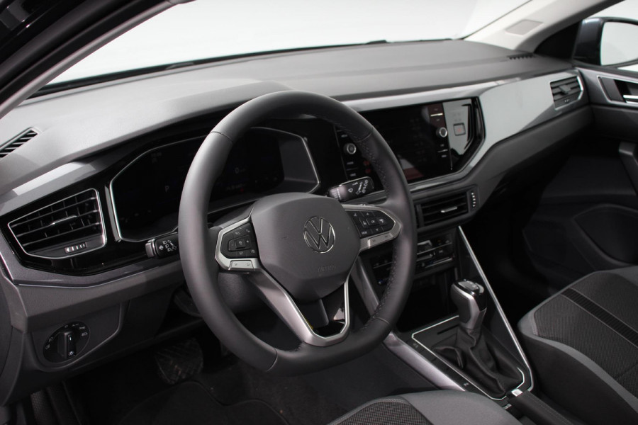 Volkswagen Polo 1.0 TSI DSG Style | Navigatie | Climate Control | Cruise control adaptive | Parkeer sensoren | Led | Dab | Lichtmetalen Velgen | Digitale Cockpit Volkswagen Polo 1.0 TSI DSG Style | Navigatie | Climate Control | Cruise control adaptive | Parkeer sensoren | Led | Dab | Lichtmetalen Velgen | Digitale Cockpit
