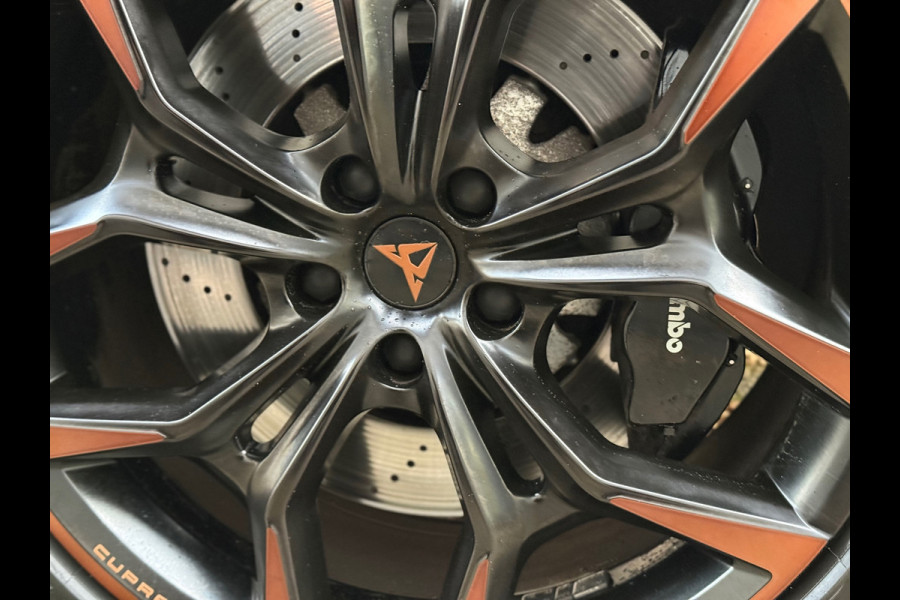 CUPRA Ateca 2.0 TSI 4DRIVE Limited Edition 1 of 1999 l Akrapovic l Brembo l Carbon l Virtual l ACC l Pano l Navi l Camera l CUPRA Ateca 2.0 TSI 4DRIVE Limited Edition 1 of 1999 l Akrapovic l Brembo l Carbon l Virtual l ACC l Pano l Navi l Camera l