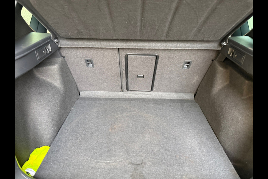 CUPRA Ateca 2.0 TSI 4DRIVE Limited Edition 1 of 1999 l Akrapovic l Brembo l Carbon l Virtual l ACC l Pano l Navi l Camera l CUPRA Ateca 2.0 TSI 4DRIVE Limited Edition 1 of 1999 l Akrapovic l Brembo l Carbon l Virtual l ACC l Pano l Navi l Camera l