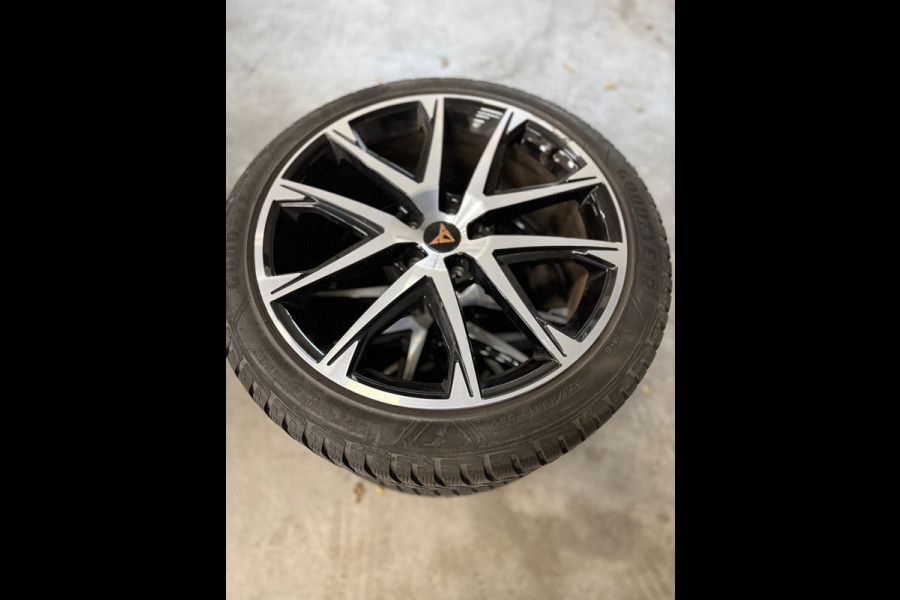 CUPRA Ateca 2.0 TSI 4DRIVE Limited Edition 1 of 1999 l Akrapovic l Brembo l Carbon l Virtual l ACC l Pano l Navi l Camera l CUPRA Ateca 2.0 TSI 4DRIVE Limited Edition 1 of 1999 l Akrapovic l Brembo l Carbon l Virtual l ACC l Pano l Navi l Camera l