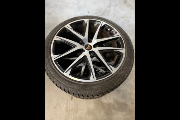 CUPRA Ateca 2.0 TSI 4DRIVE Limited Edition 1 of 1999 l Akrapovic l Brembo l Carbon l Virtual l ACC l Pano l Navi l Camera l CUPRA Ateca 2.0 TSI 4DRIVE Limited Edition 1 of 1999 l Akrapovic l Brembo l Carbon l Virtual l ACC l Pano l Navi l Camera l