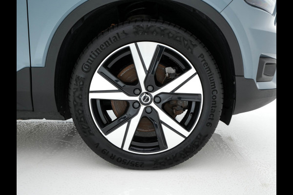 Volvo XC40 Recharge P8 AWD R-Design [ 3-Fase ] {SOH-89%} (INCL-BTW) *LEATHER-ALCANTARA | DIGI-COCKPIT | FULL-LED | PREMIUM-AUDIO | TOP-VIEW | CARPLAY | NAVI-FULLMAP | ECC | PDC | KEYLESS | HEATED-SPORTSEATS | BLIS | PRIVACY-GLASS | TOWBAR | 19 "ALU