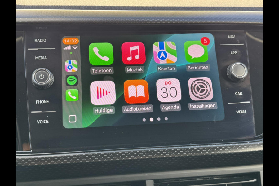 Volkswagen T-Cross 1.0 TSI Life Adaptive cruise control Climate control DAB radio Achteruitrijcamera Navi Volkswagen T-Cross 1.0 TSI Life Adaptive cruise control Climate control DAB radio Achteruitrijcamera Navi